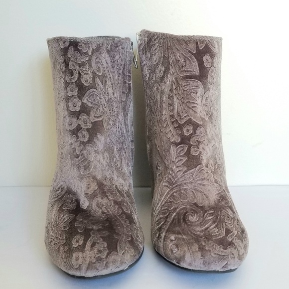 Zigi soho Velvet Booties. 2" heel Size 8. - Picture 2 of 6
